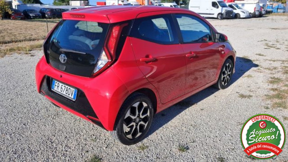 Toyota Aygo 1.0 VVT-i 72 CV 5 porte x-fun (2)