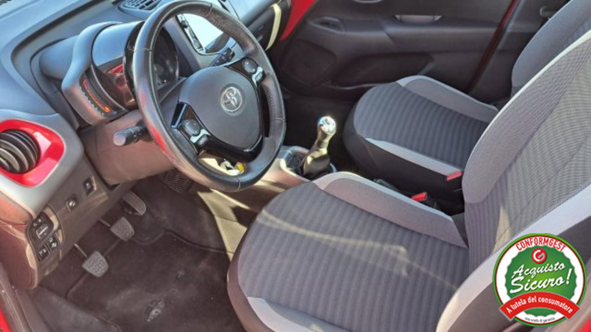 Toyota Aygo 1.0 VVT-i 72 CV 5 porte x-fun (3)