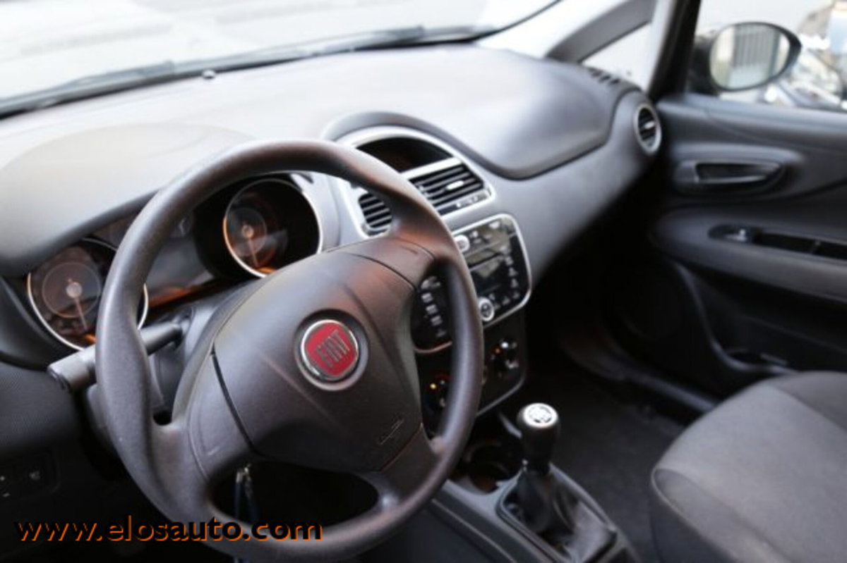Fiat Punto 1.3 MJT II 75 CV 5 porte Street (10)