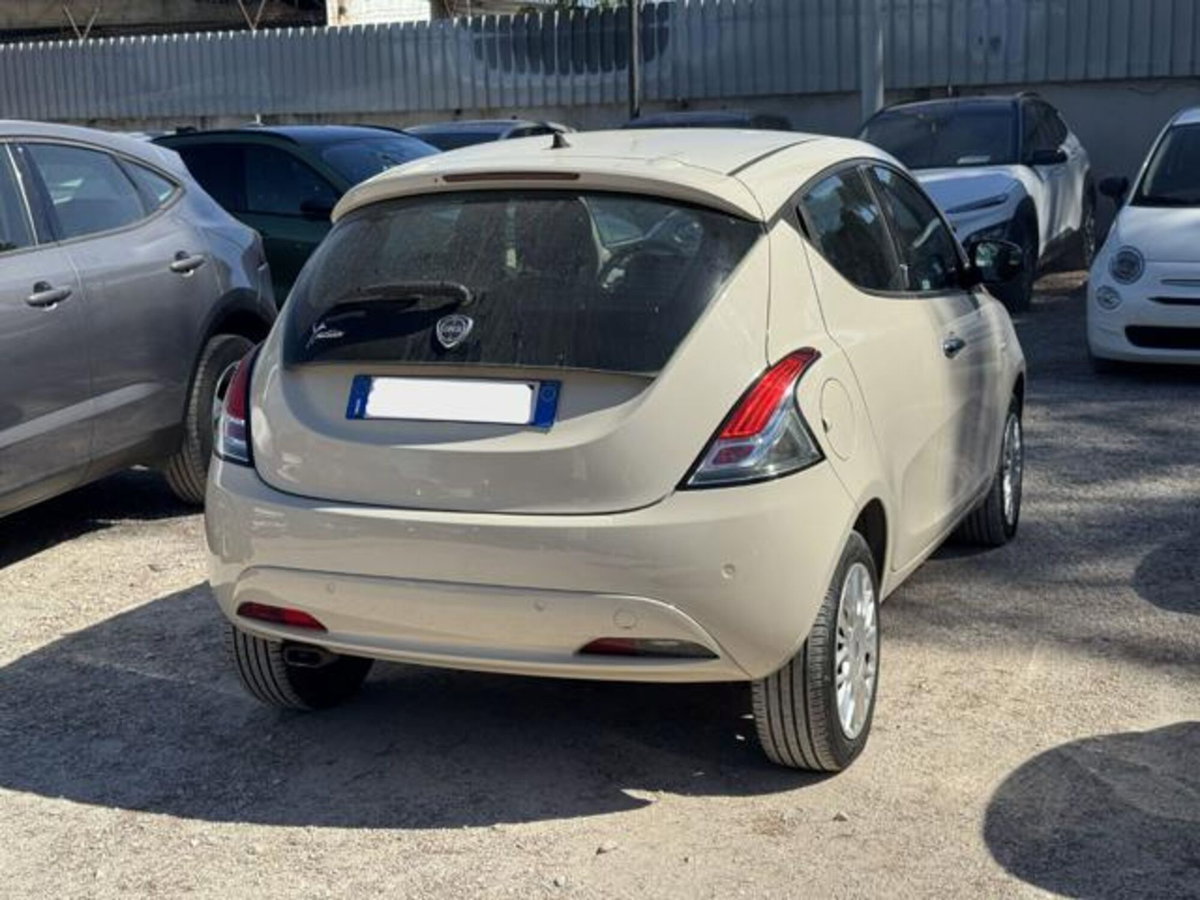 Lancia Ypsilon 1.2 69 CV 5 porte Silver (4)
