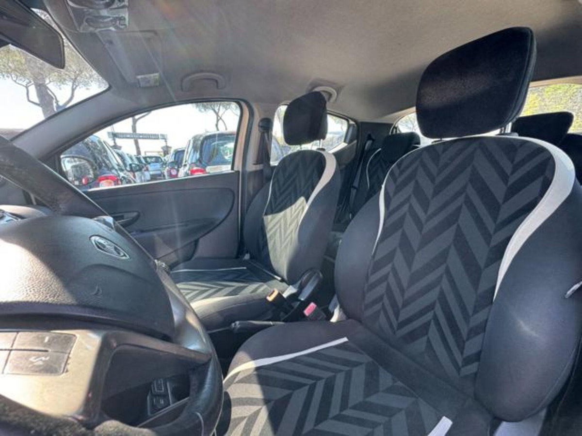 Lancia Ypsilon 1.2 69 CV 5 porte Silver (7)