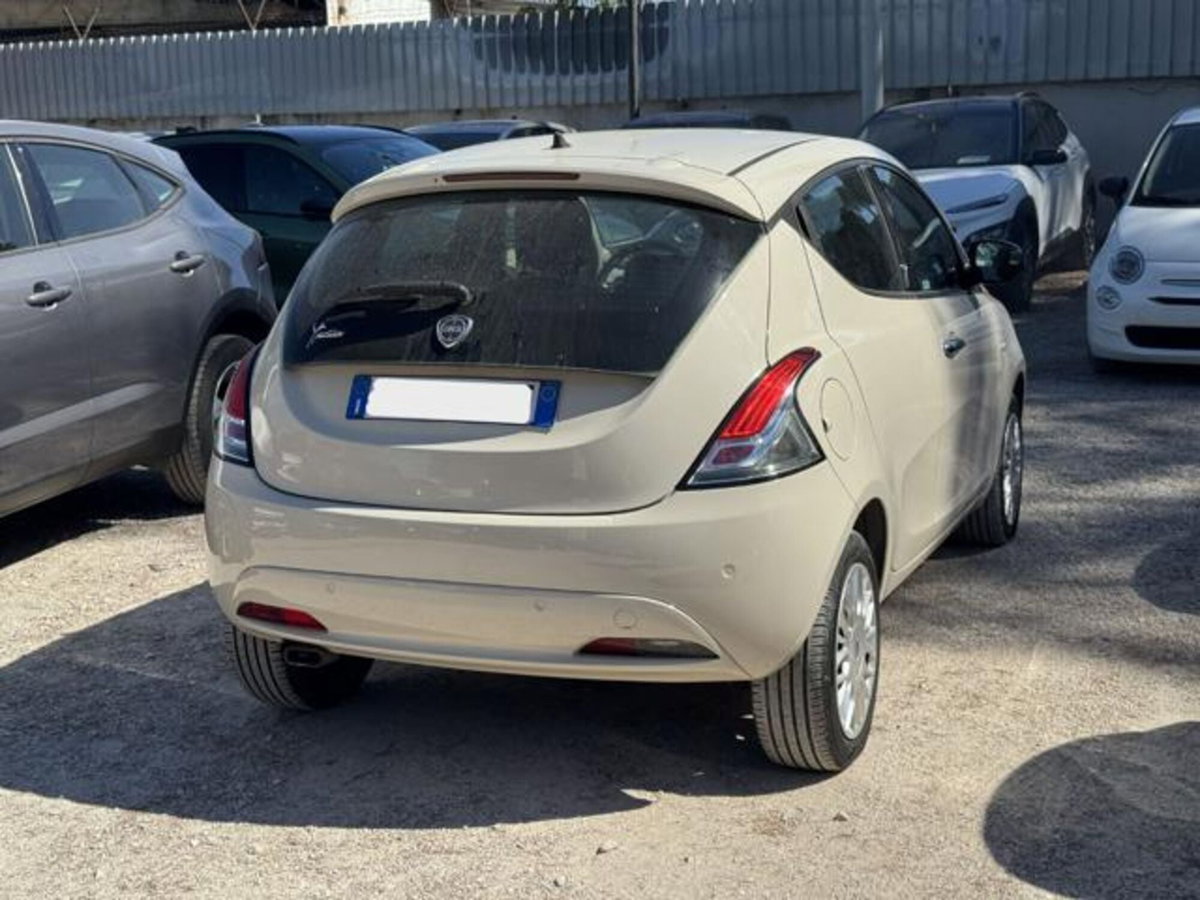 Lancia Ypsilon 1.2 69 CV 5 porte Silver (4)