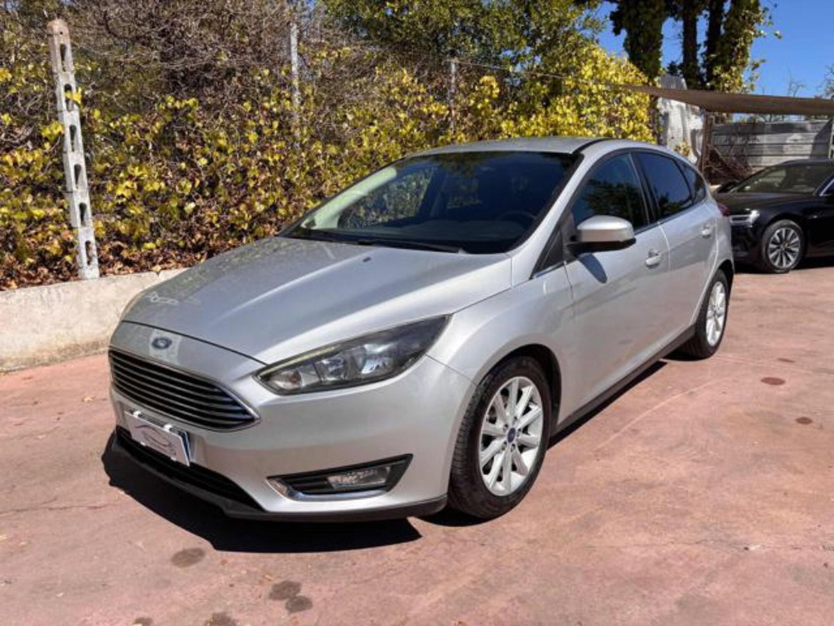 Ford Focus 1.5 TDCi 120 CV Start&Stop Powershift Titanium (3)