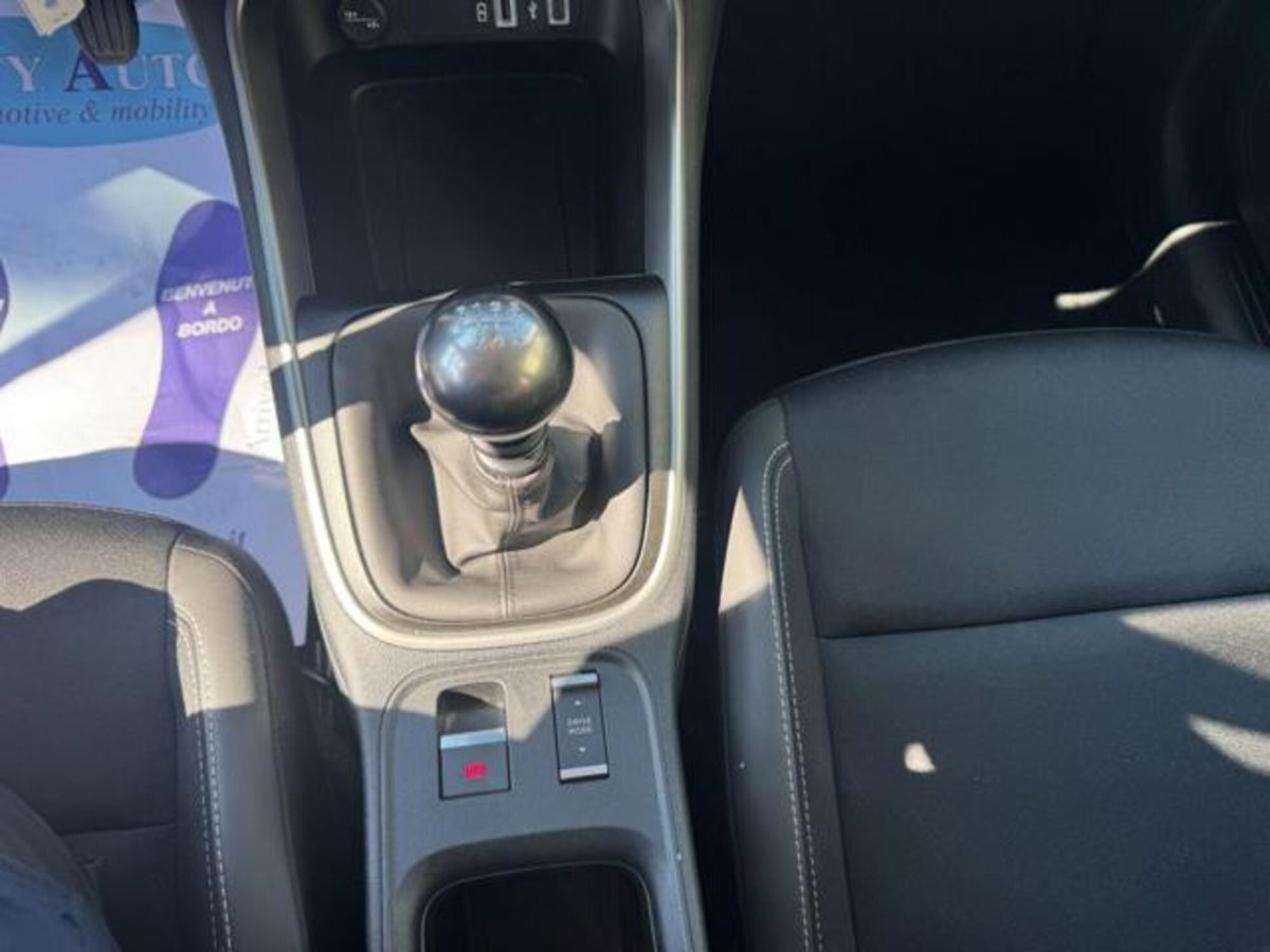 Jeep Avenger 1.2 turbo Altitude fwd 100cv (9)