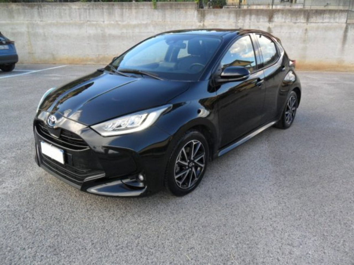 Toyota Yaris Cross 1.5 Hybrid 5p. E-CVT Lounge (2)