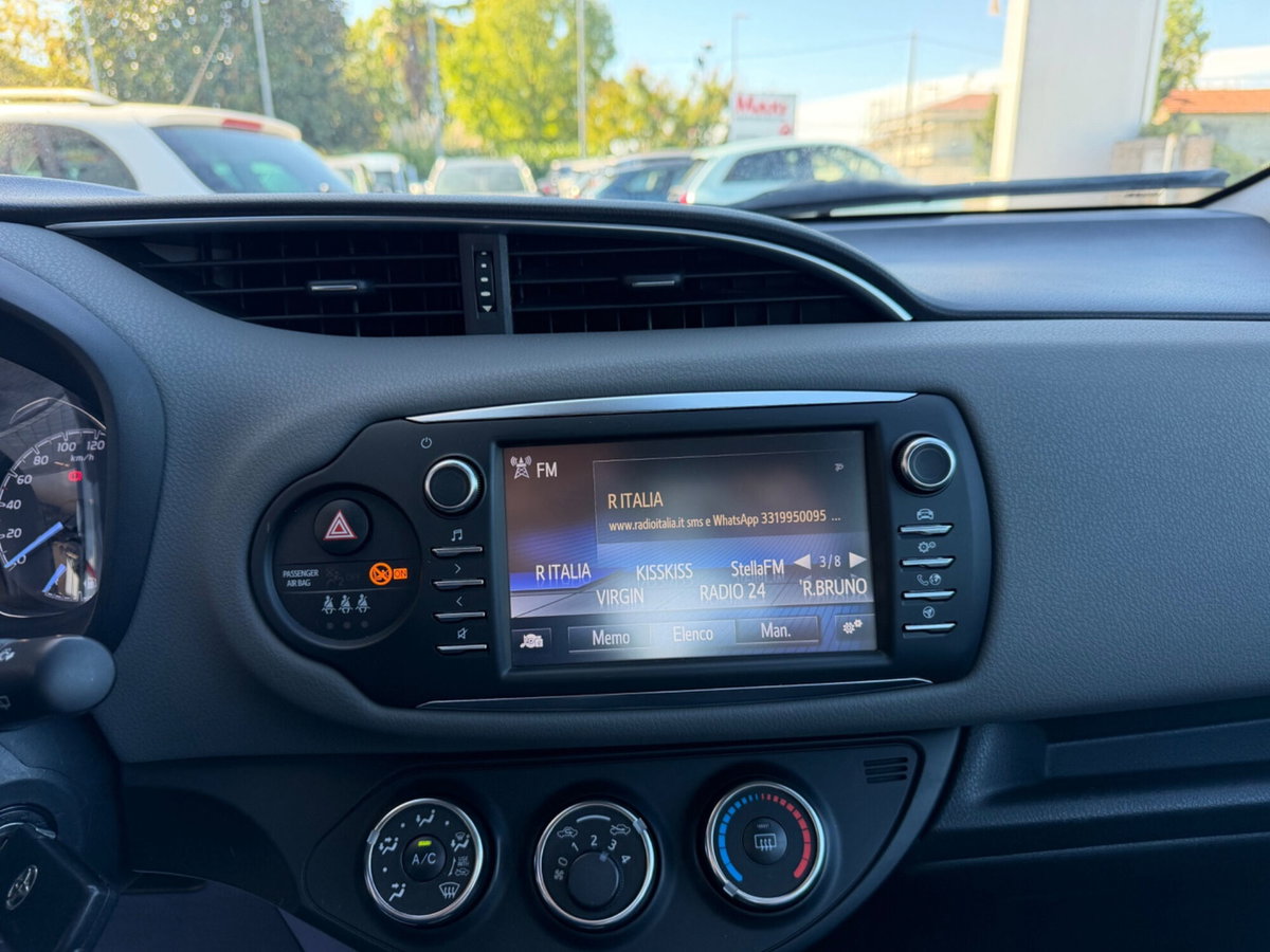 Toyota Yaris 1.0 5 porte Active (12)
