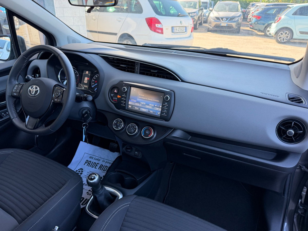 Toyota Yaris 1.0 5 porte Active (16)