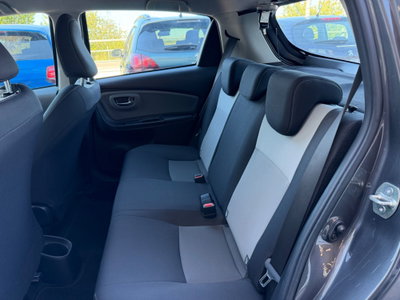 Toyota Yaris 1.0 5 porte Active (17)