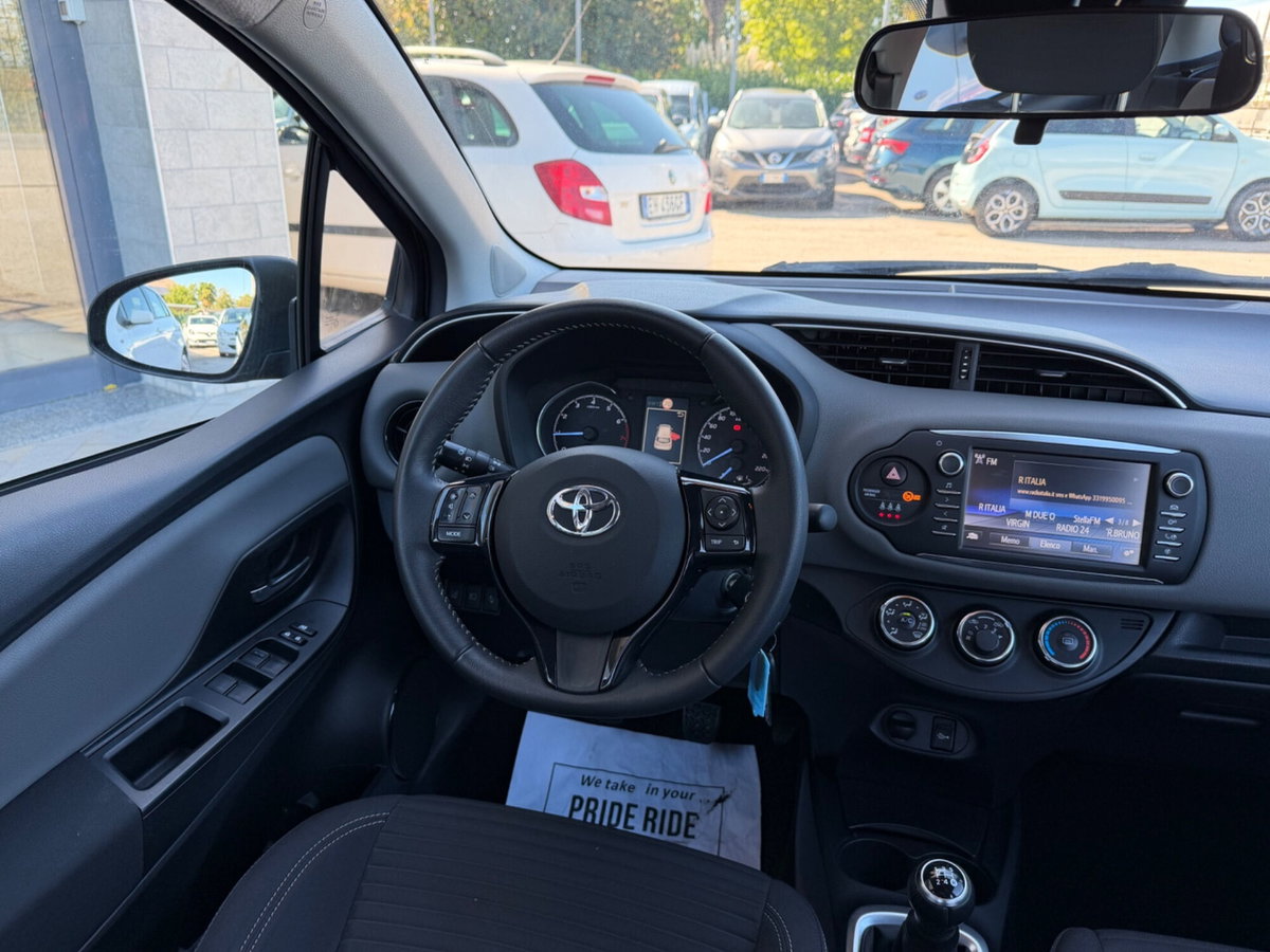 Toyota Yaris 1.0 5 porte Active (18)