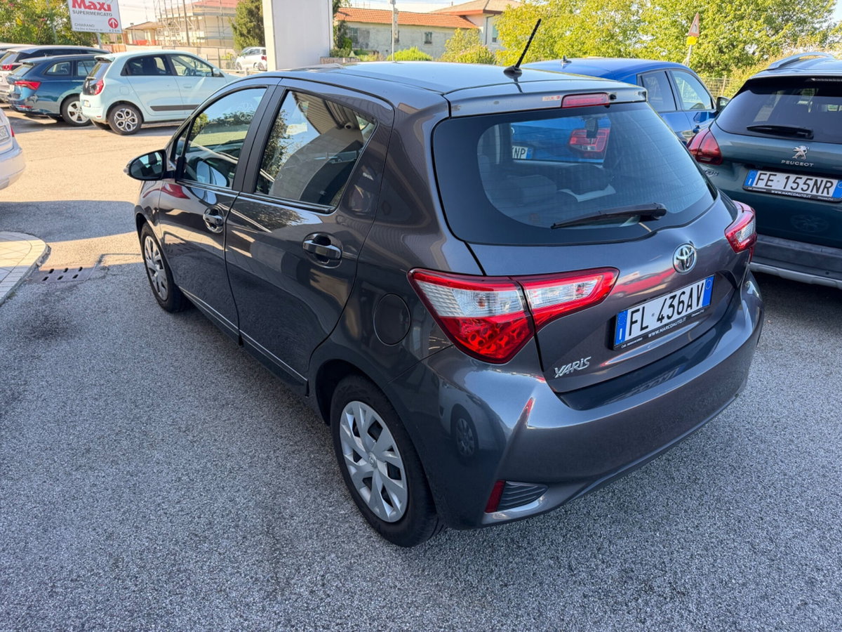 Toyota Yaris 1.0 5 porte Active (6)