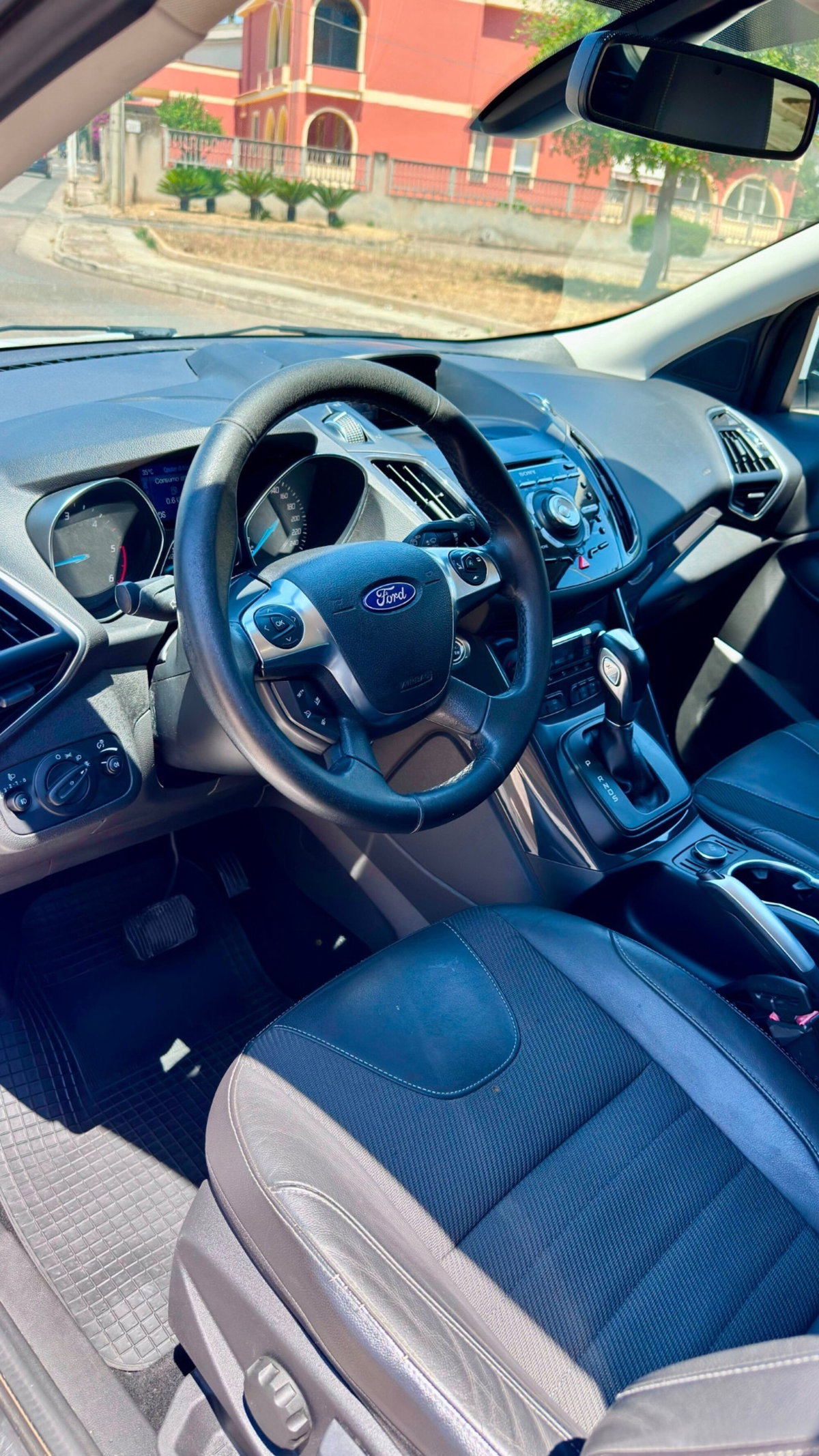 Ford Kuga 2.0 TDCI 140 CV 4WD Powershift (13)