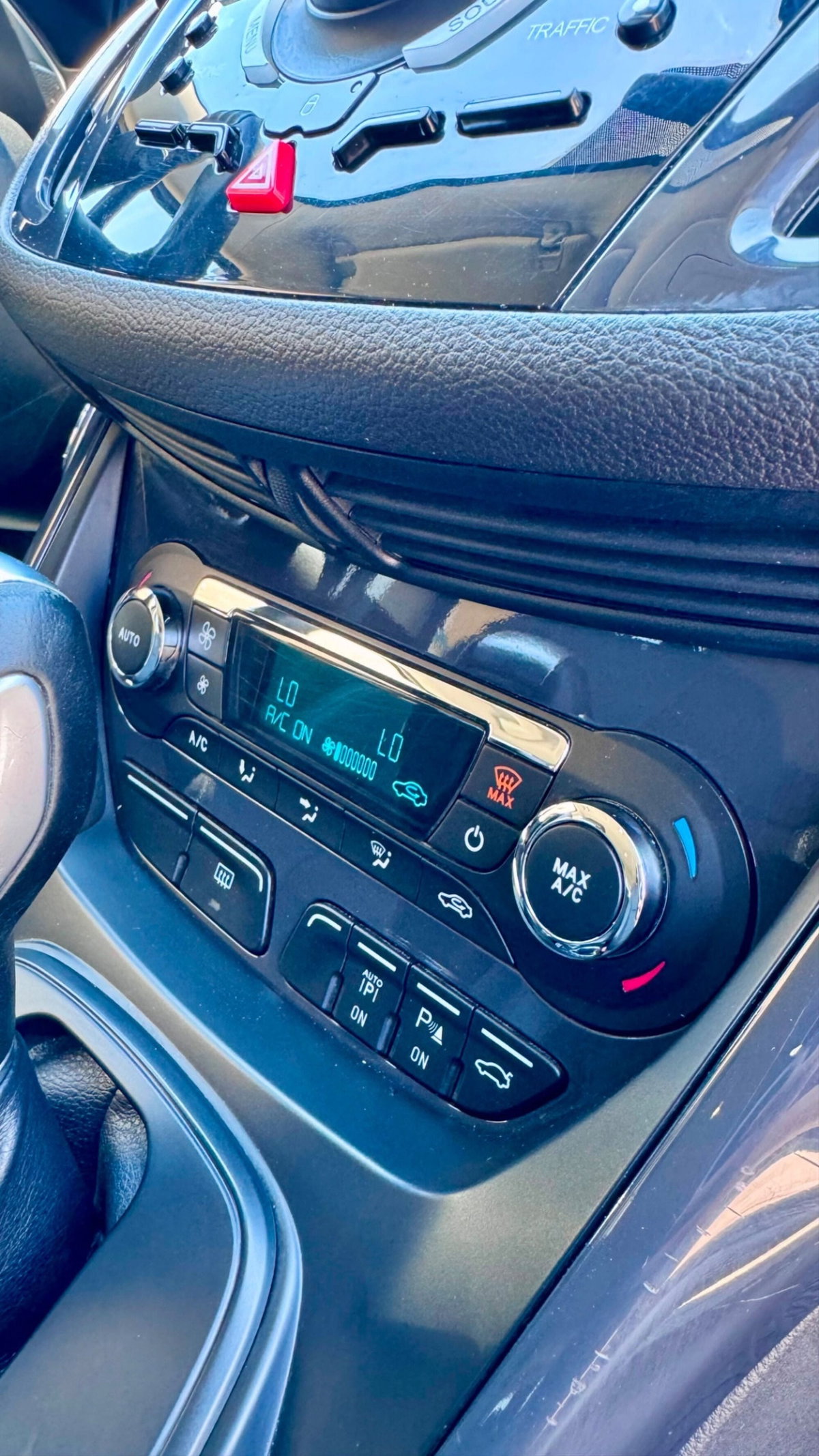 Ford Kuga 2.0 TDCI 140 CV 4WD Powershift (9)