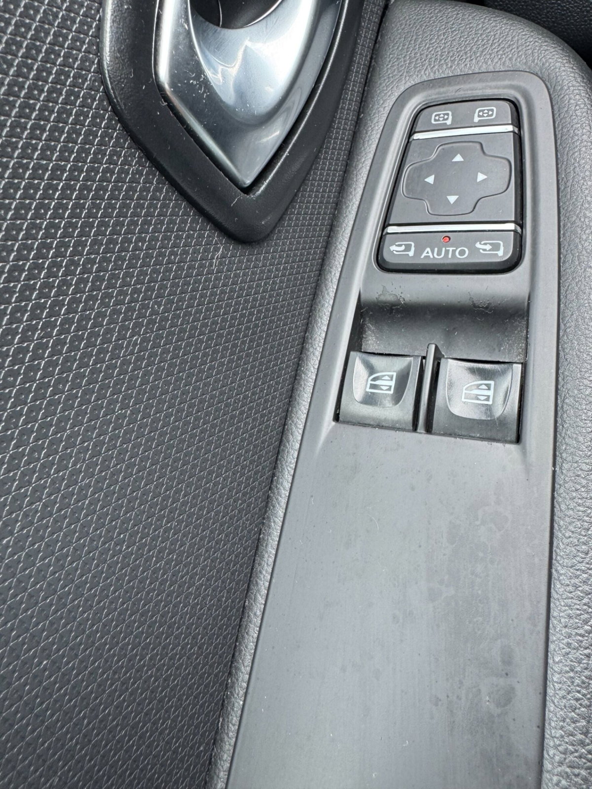 Renault Clio dCi 8V 75 CV 5 porte Moschino Zen (19)