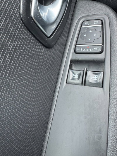 Renault Clio dCi 8V 75 CV 5 porte Moschino Zen (19)