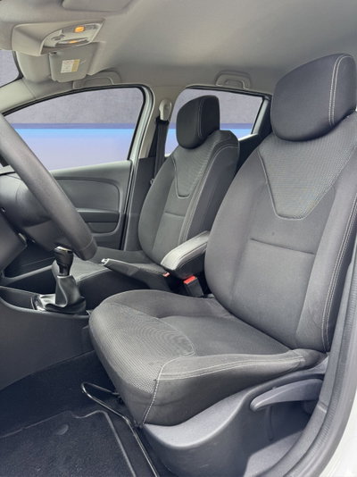 Renault Clio dCi 8V 75 CV 5 porte Moschino Zen (6)
