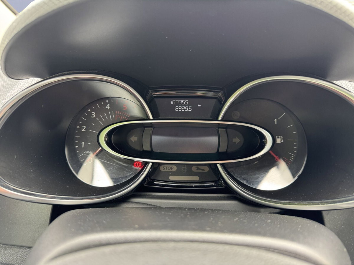 Renault Clio dCi 8V 75 CV 5 porte Moschino Zen (8)