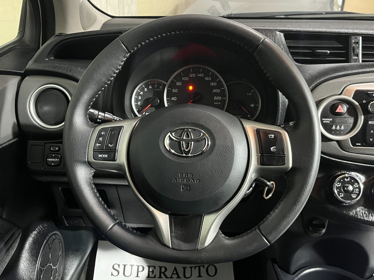 Toyota Yaris 1.0 3 porte Active (10)