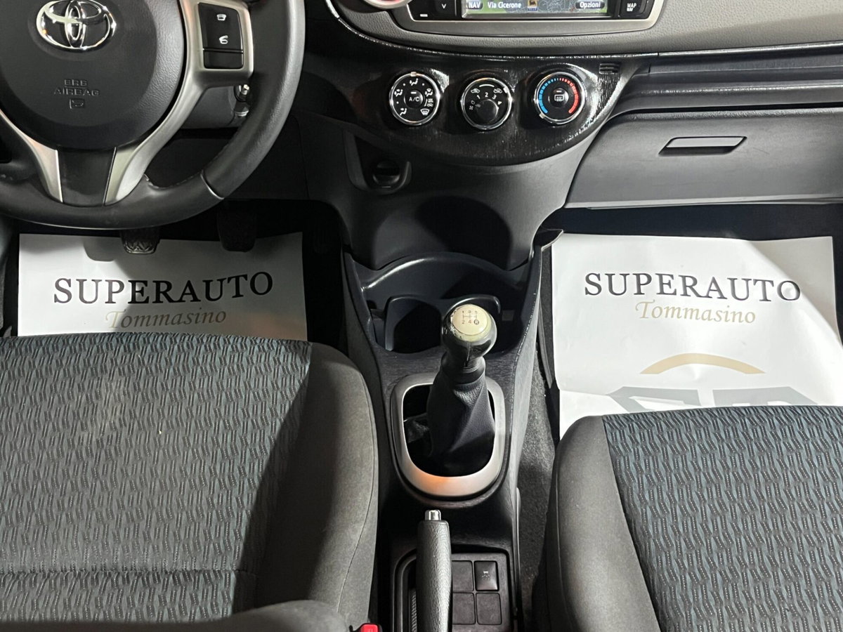Toyota Yaris 1.0 3 porte Active (11)
