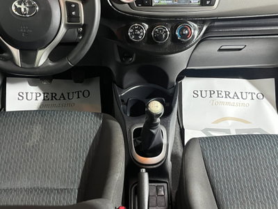 Toyota Yaris 1.0 3 porte Active (11)