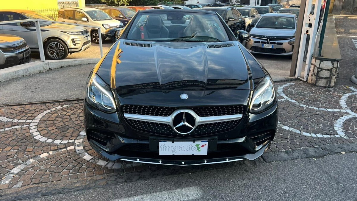 Mercedes-Benz SLC 200 AMG line (2)