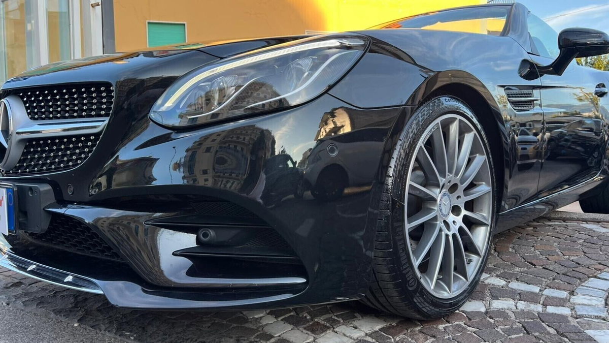 Mercedes-Benz SLC 200 AMG line (4)