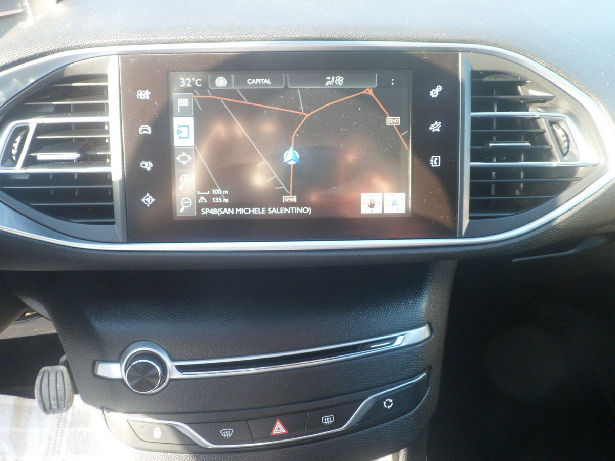 Peugeot 308 SW BlueHDi 120 S&S EAT6 GT Line (11)