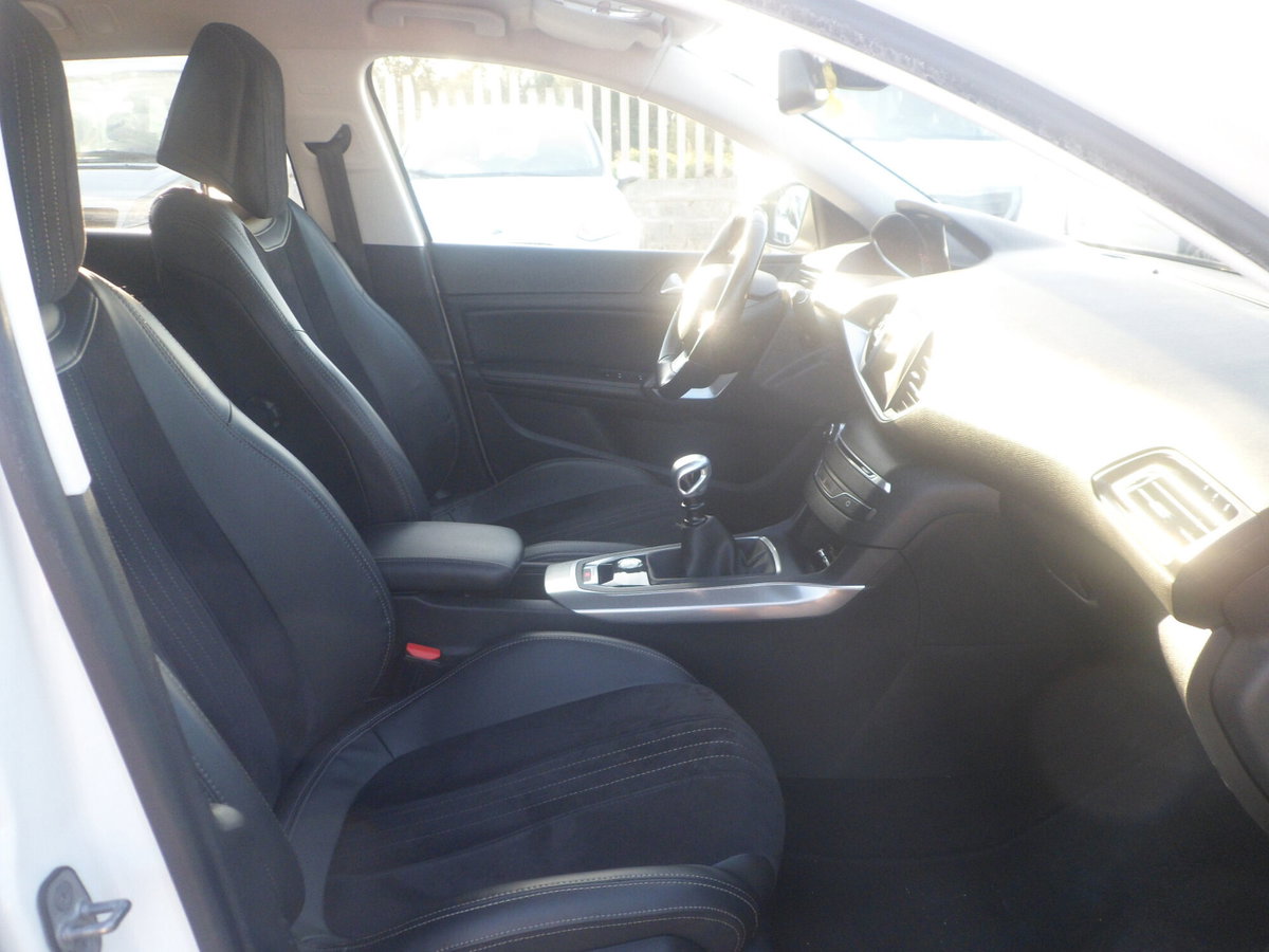 Peugeot 308 SW BlueHDi 120 S&S EAT6 GT Line (15)