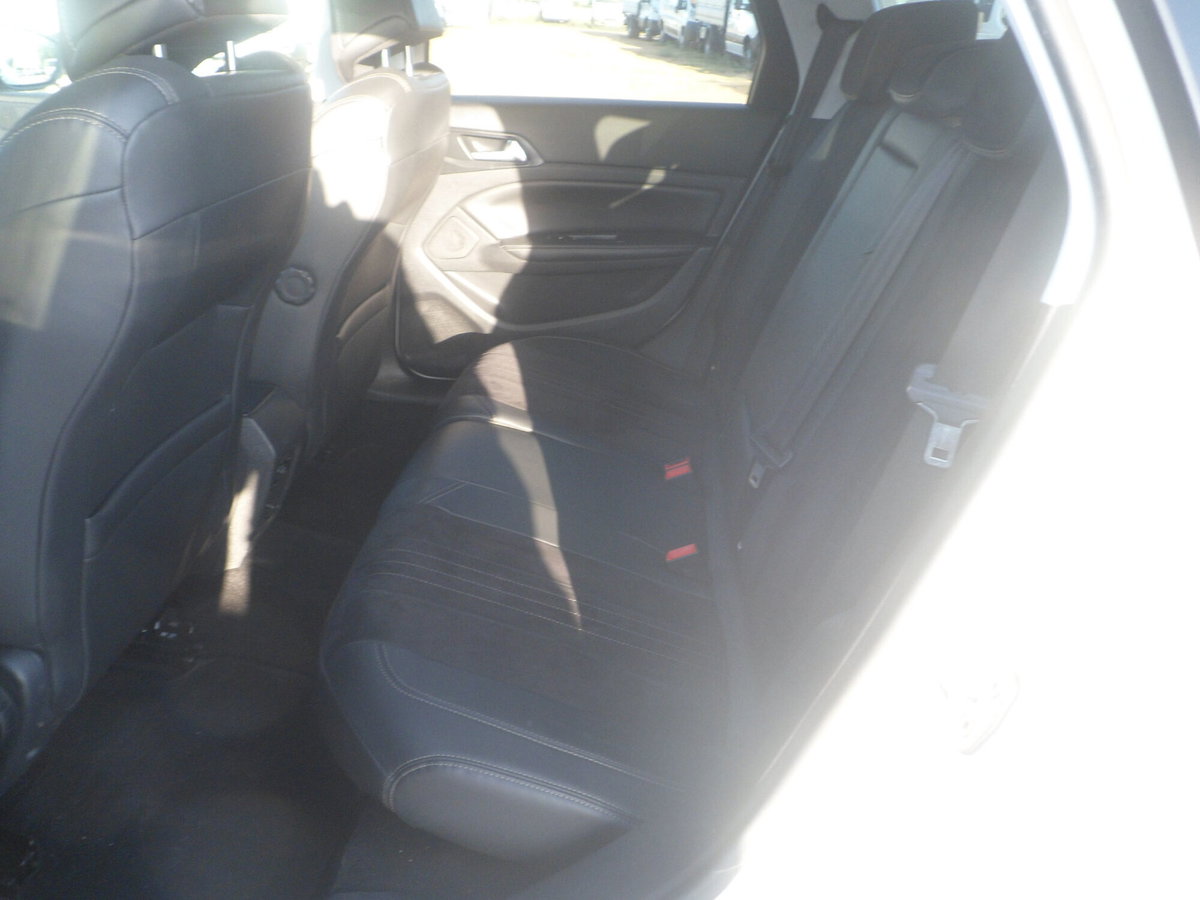 Peugeot 308 SW BlueHDi 120 S&S EAT6 GT Line (8)