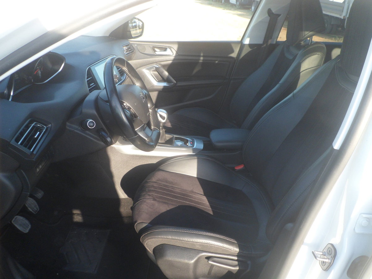 Peugeot 308 SW BlueHDi 120 S&S EAT6 GT Line (9)