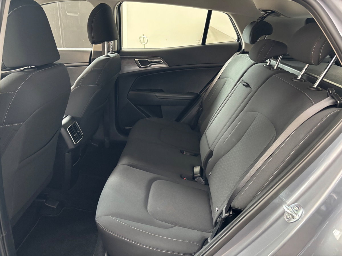 Kia Sportage 1.6 CRDi MHEV Business (11)