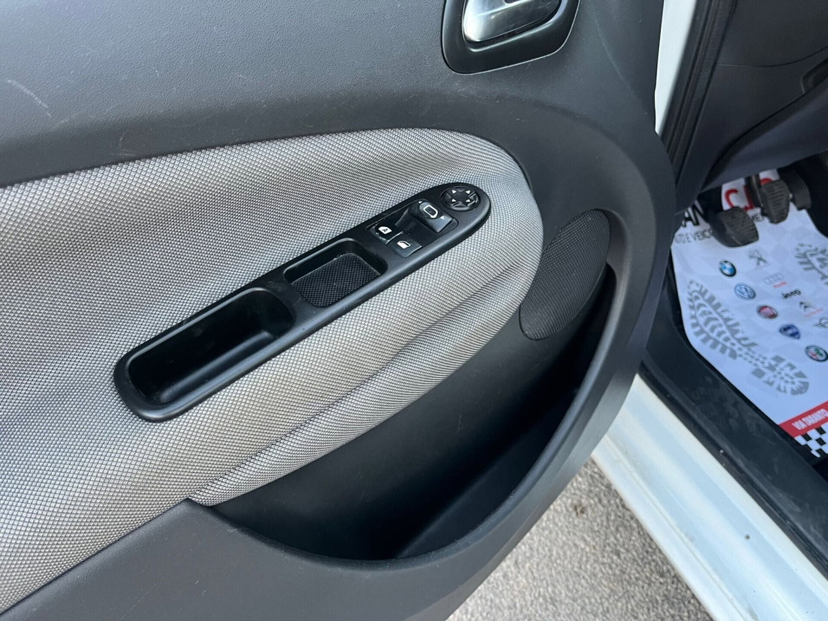 Citroen C3 Picasso BlueHDi 100 Business Combi (9)