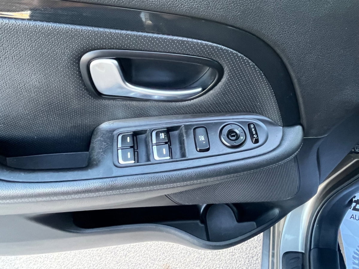 Kia Carens 1.7 CRDi 115 CV Class (10)