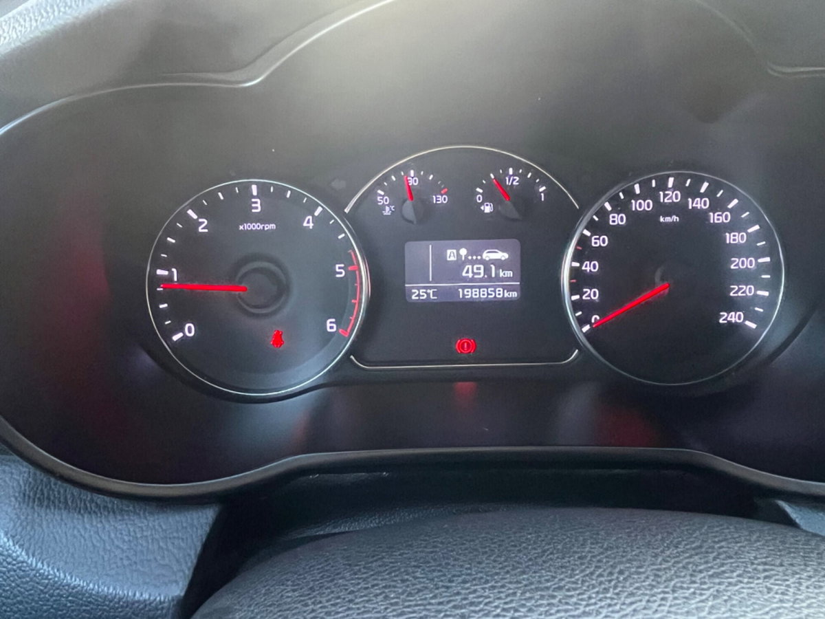 Kia Carens 1.7 CRDi 115 CV Class (13)