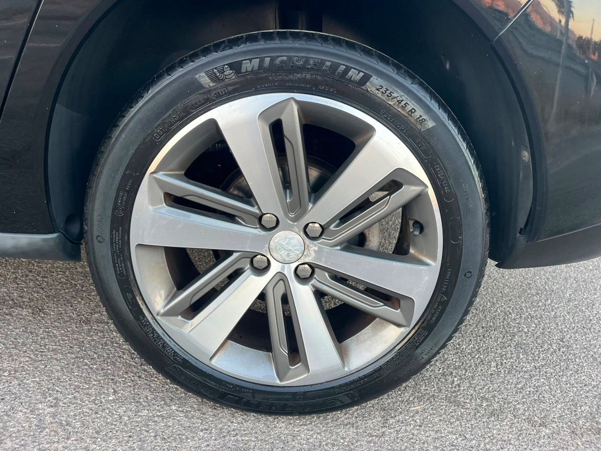 Peugeot 3008 BlueHDi 120 S&S Allure (17)