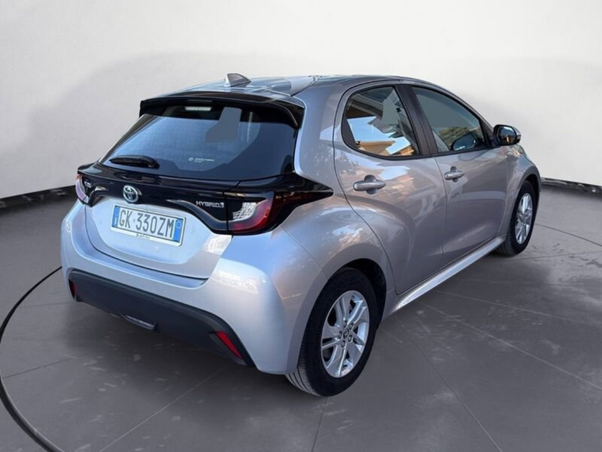 Toyota Yaris 1.D-4D 5 porte (8)