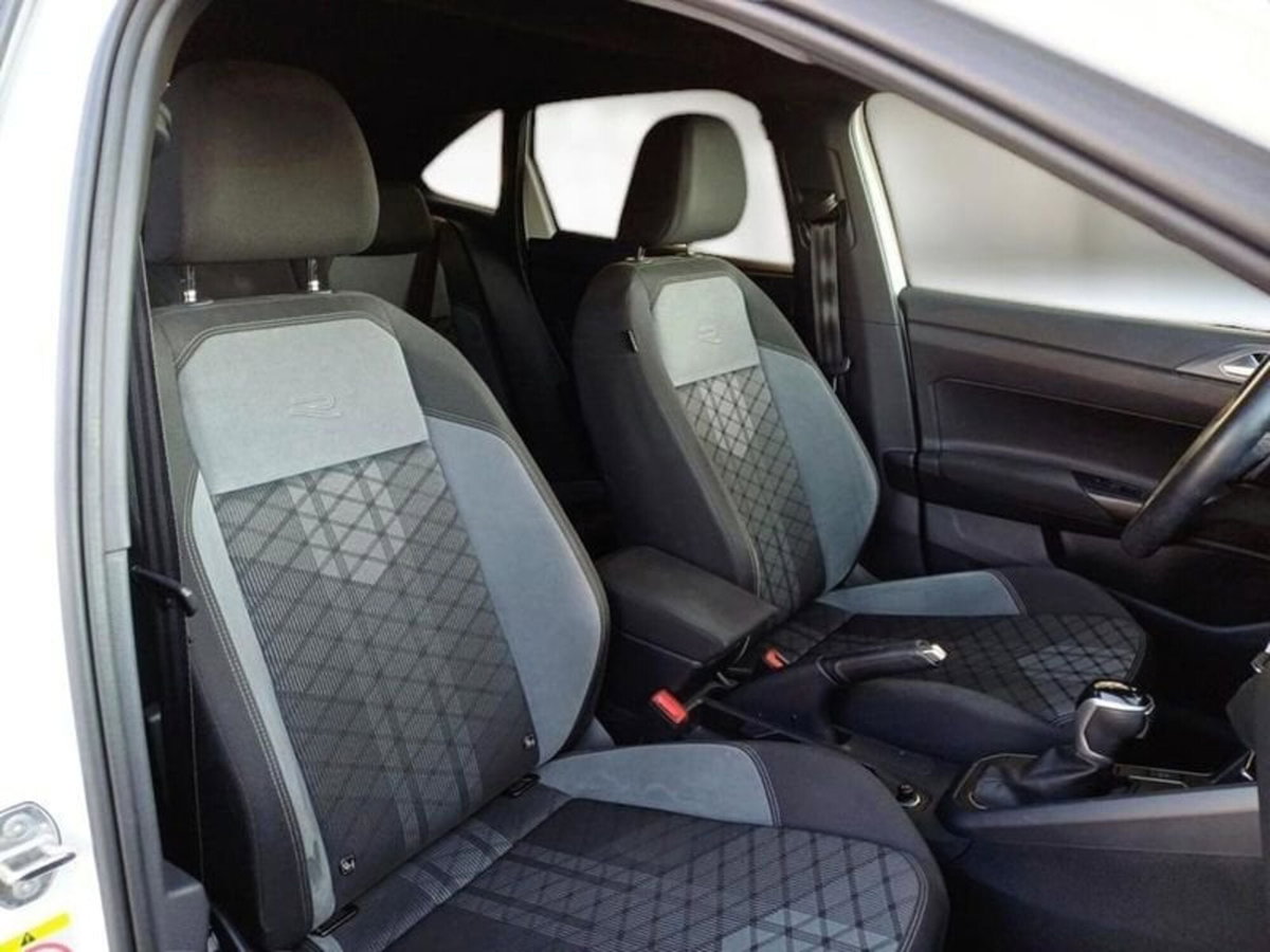 Volkswagen Taigo 1.0 TSI 110 CV DSG R-Line (10)
