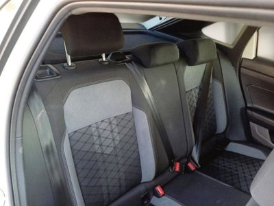 Volkswagen Taigo 1.0 TSI 110 CV DSG R-Line (11)