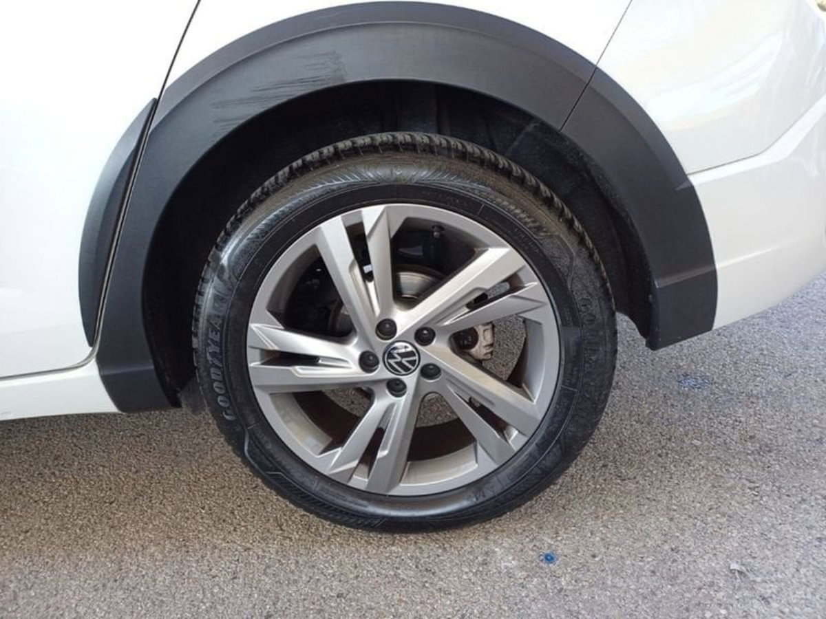 Volkswagen Taigo 1.0 TSI 110 CV DSG R-Line (14)
