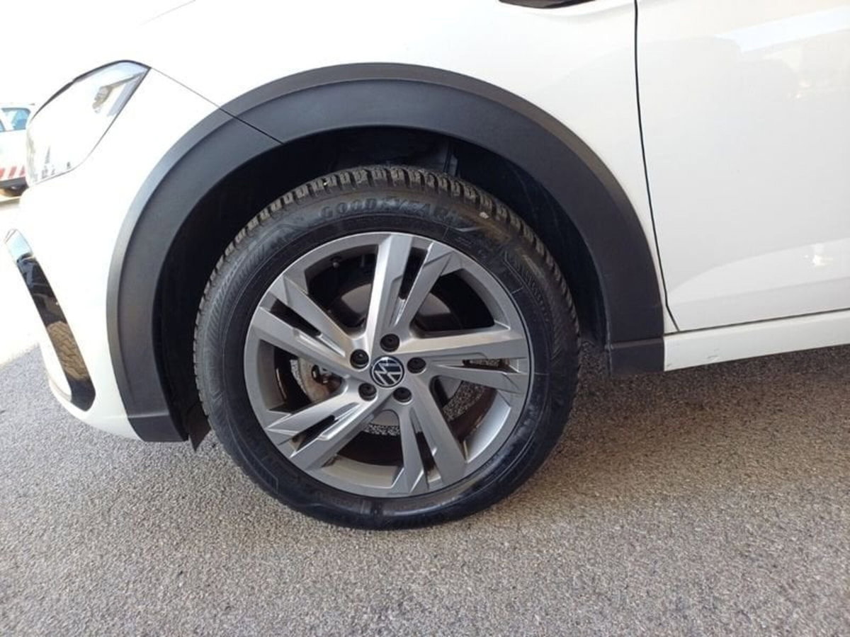 Volkswagen Taigo 1.0 TSI 110 CV DSG R-Line (15)