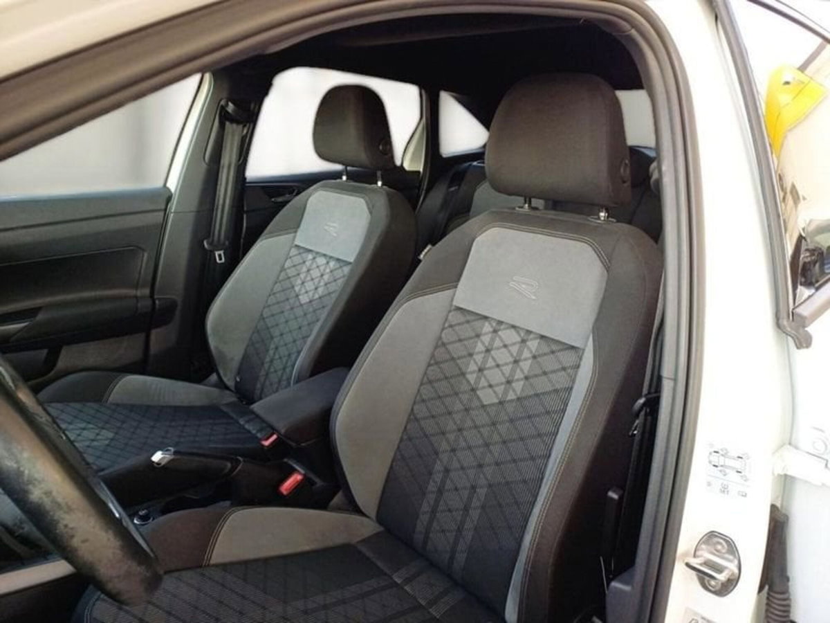 Volkswagen Taigo 1.0 TSI 110 CV DSG R-Line (9)
