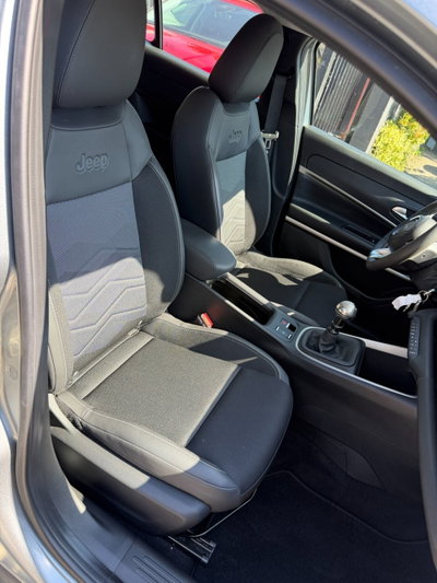 Jeep Avenger 1.2 turbo Summit fwd 100cv (14)