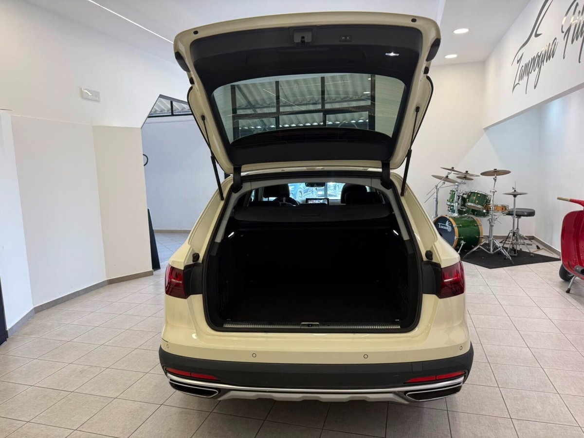 Audi A4 Allroad Allroad 40 2.0 tdi mhev Identity Contrast quattro 204cv s-tronic (8)