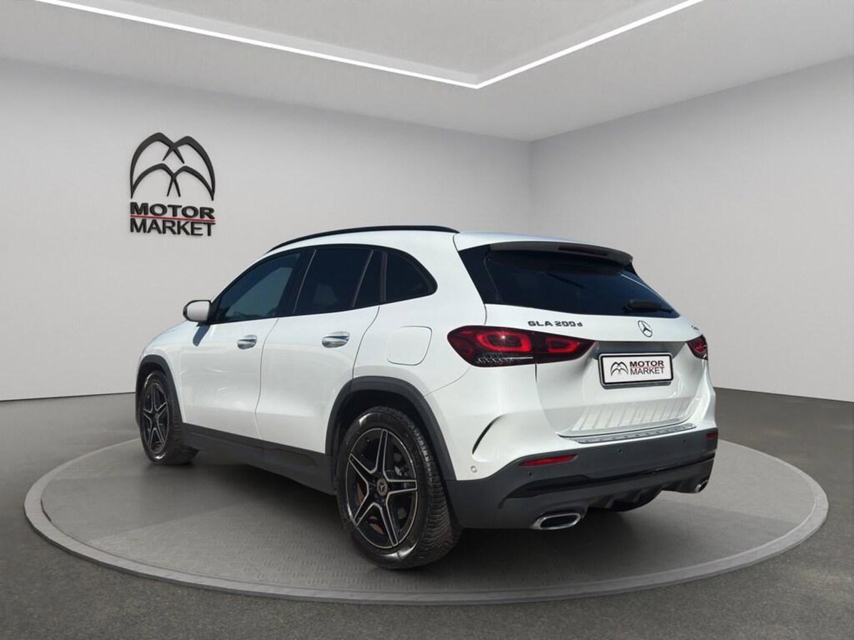 Mercedes-Benz GLA SUV 200 d Automatic 4Matic Premium (8)