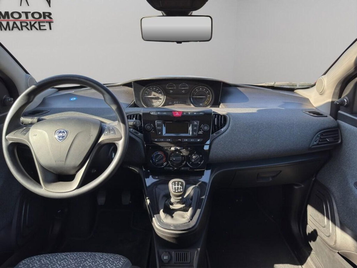 Lancia Ypsilon 1.0 FireFly 5 porte S&S Hybrid Silver Plus (13)