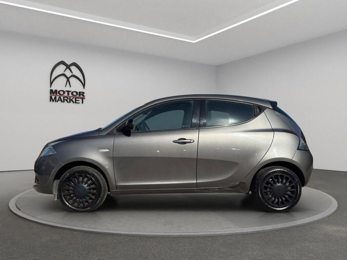 Lancia Ypsilon 1.0 FireFly 5 porte S&S Hybrid Silver Plus (5)