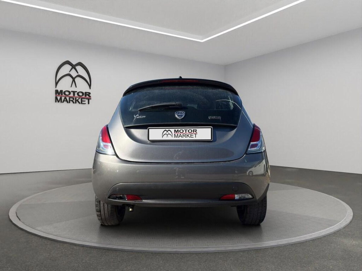 Lancia Ypsilon 1.0 FireFly 5 porte S&S Hybrid Silver Plus (6)