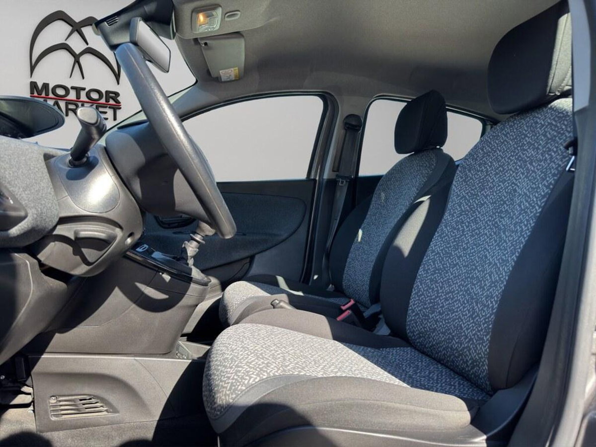 Lancia Ypsilon 1.0 FireFly 5 porte S&S Hybrid Silver Plus (14)