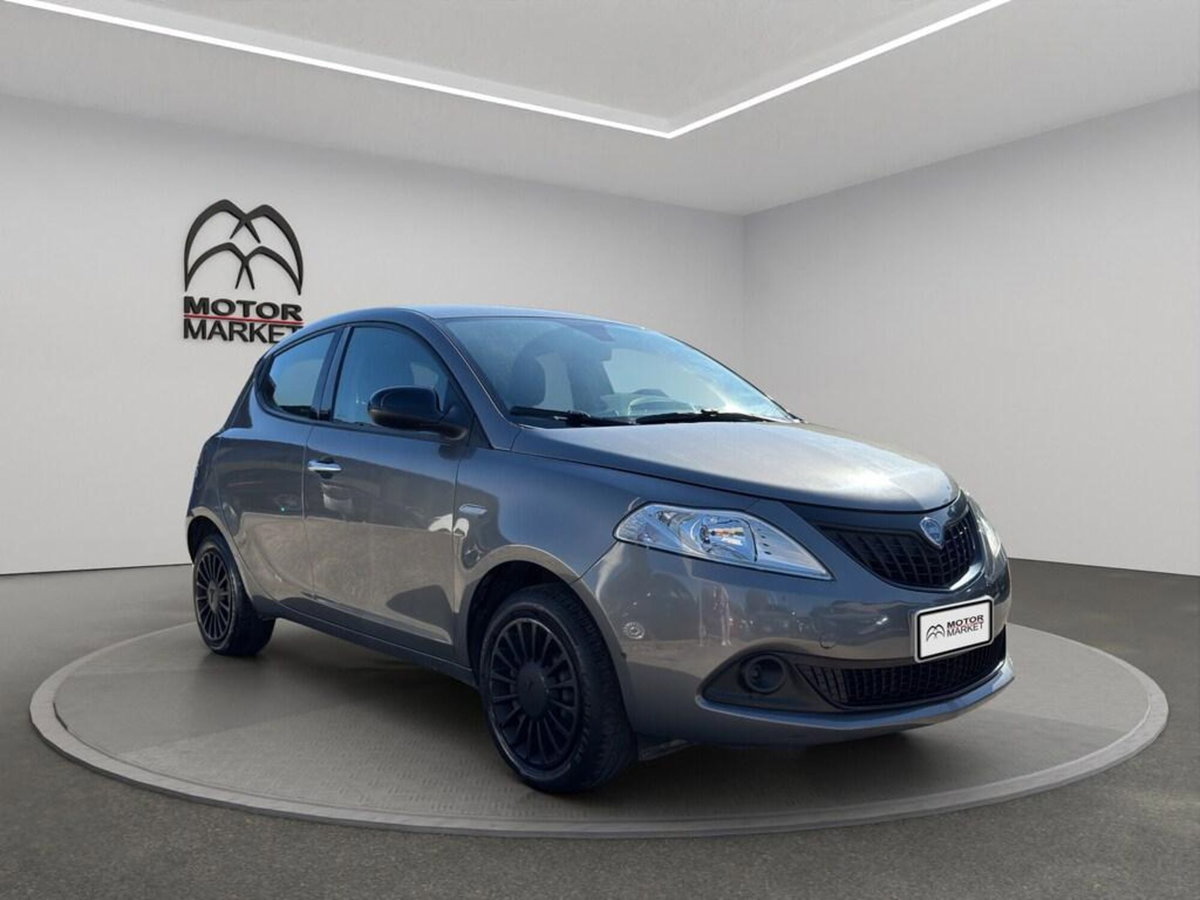 Lancia Ypsilon 1.0 FireFly 5 porte S&S Hybrid Silver Plus (3)