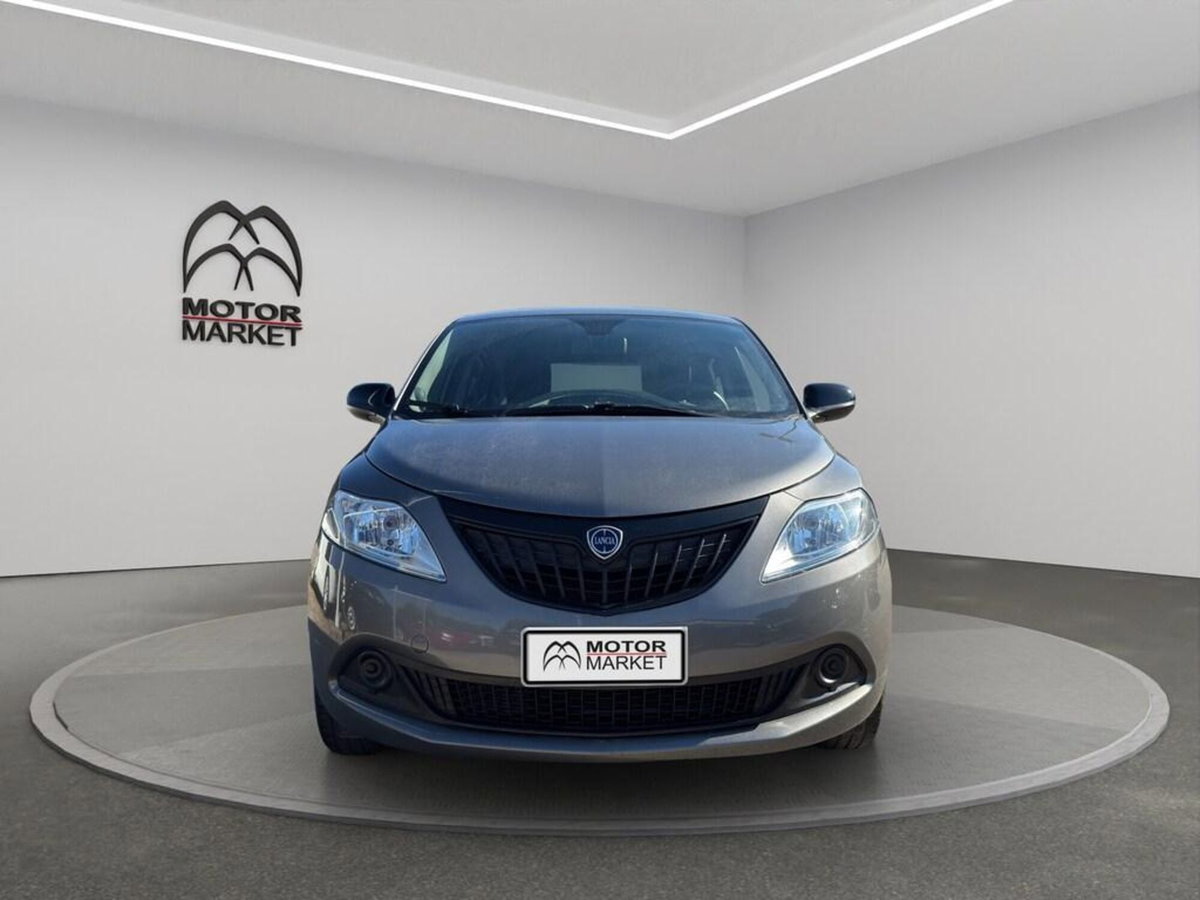 Lancia Ypsilon 1.0 FireFly 5 porte S&S Hybrid Silver Plus (2)