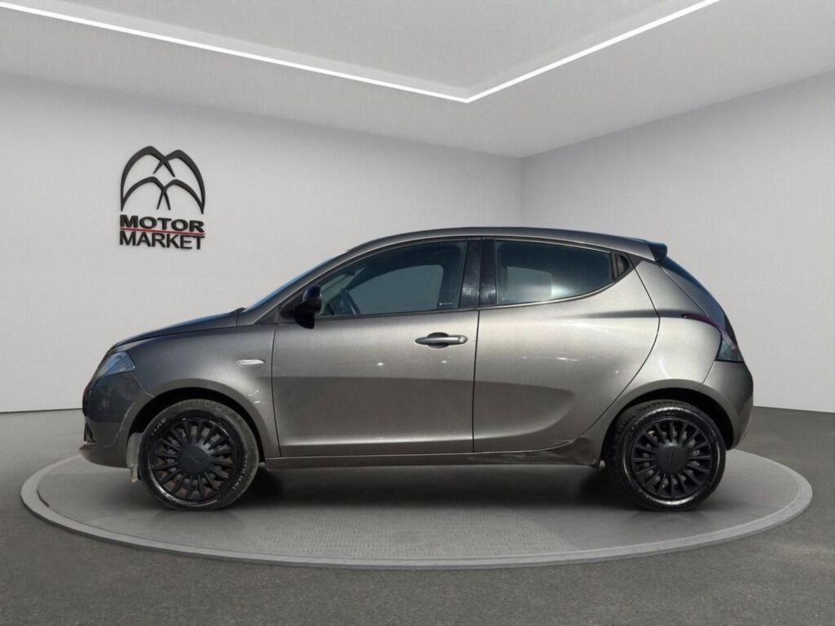 Lancia Ypsilon 1.0 FireFly 5 porte S&S Hybrid Silver Plus (5)